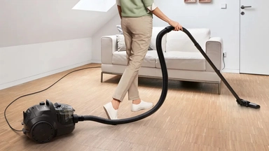 Bosch W2000 Bagless Vacuum Cleaner, 2L, Black, BGS21WBAGB