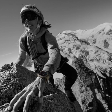 Apple Watch Ultra 2 GPS + Cellular 49mm Titanium & Band Blue