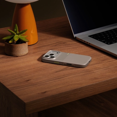 غطاء بيتس لهاتف آيفون 17 برو المتين بتقنية ماج سيف – اللون الرمادي