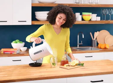 غلاية براون بلاستيك 1.7 لتر 2200 واط ابيض WK1100WH
